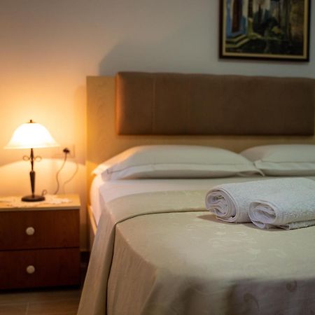 Hotel Borklad Μπεράτ Δωμάτιο φωτογραφία