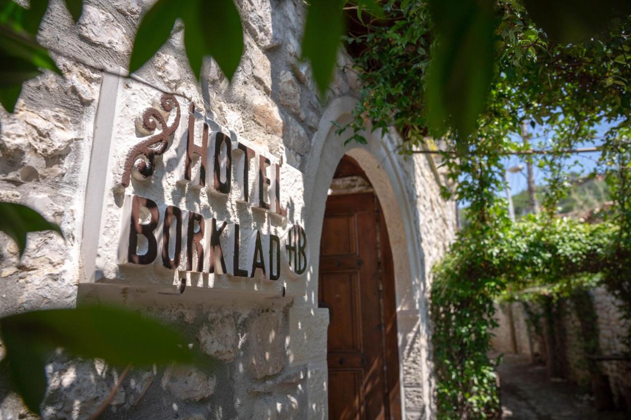 Hotel Borklad Μπεράτ Εξωτερικό φωτογραφία
