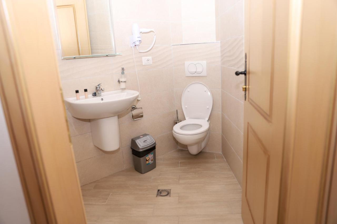 Hotel Borklad Μπεράτ Εξωτερικό φωτογραφία