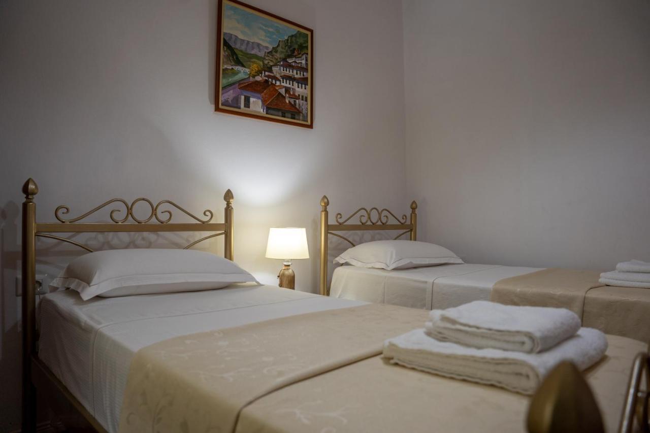 Hotel Borklad Μπεράτ Εξωτερικό φωτογραφία