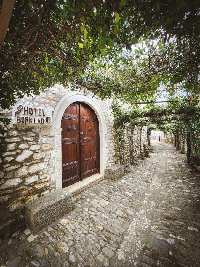 Hotel Borklad Μπεράτ Εξωτερικό φωτογραφία